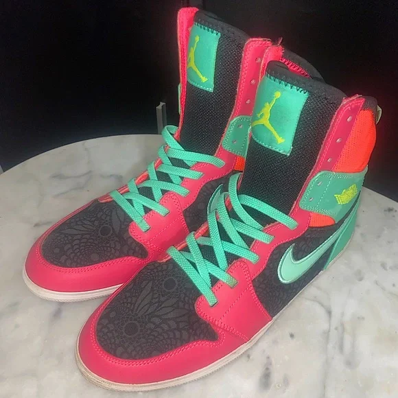 Nike Kids\' Red High-Top Sneakers with Green Accents Nike Shoes Kids Size 5.5 Air Jordan 1 Mid SE Christmas Black  main image 3